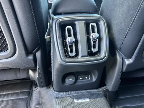 Used 2022 Volvo XC40 T5 R-Design w/ Advanced Package AWD/4WD image 41