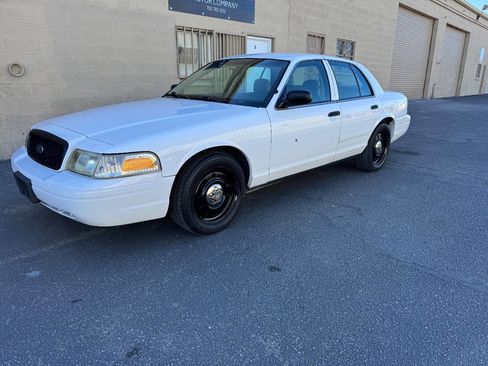 Used 2006 Ford Crown Victoria Police Interceptor image 3