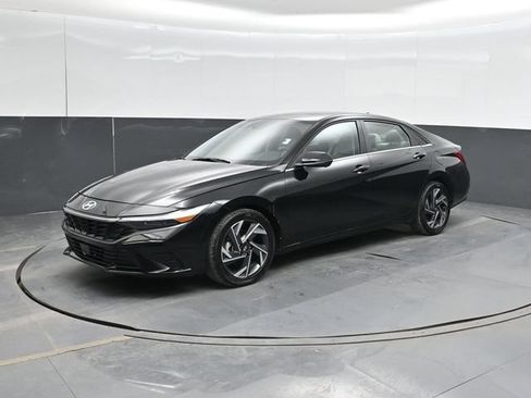 Used 2024 Hyundai Elantra Limited FWD image 9