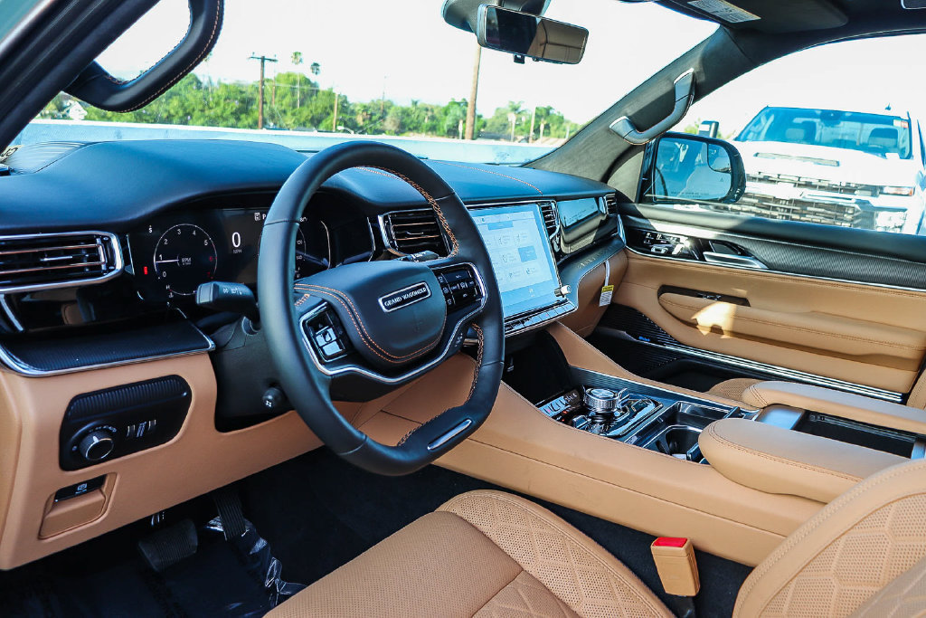 New 2026 Jeep Grand Wagoneer L Summit AWD/4WD image 23