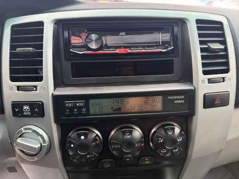 Used 2006 Toyota 4Runner SR5 AWD/4WD image 18