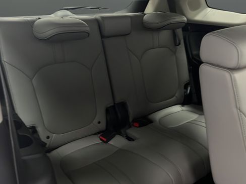 Used 2024 Honda Pilot Elite image 25