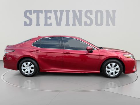 Used 2019 Toyota Camry XSE FWD image 6
