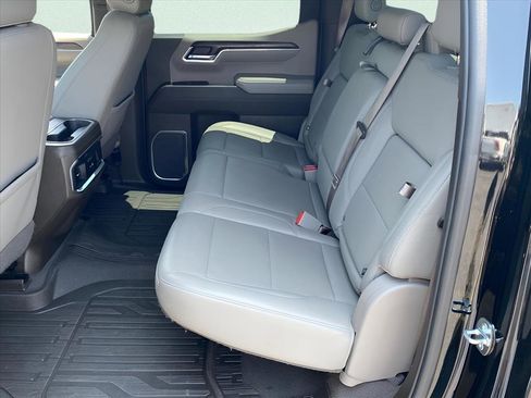 Used 2023 GMC Sierra 1500 SLT w/ SLT Premium Package AWD/4WD image 19