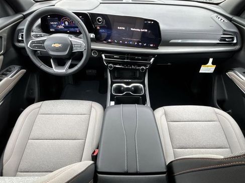 New 2026 Chevrolet Traverse LT w/ Sun and Wheel Package FWD image 11