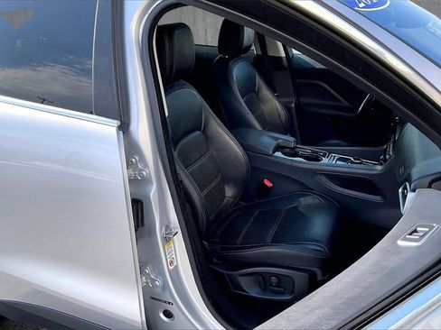 Used 2017 Jaguar F-PACE Prestige image 29