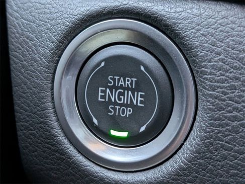 Certified 2025 Cadillac XT4 Premium Luxury image 32