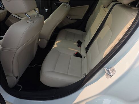 Used 2018 Mercedes-Benz GLA 250 image 16