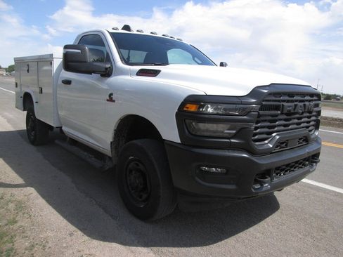 Used 2025 RAM 2500 Tradesman AWD/4WD image 4