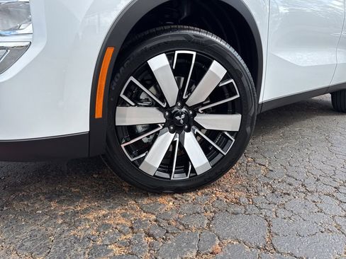 New 2026 Mitsubishi Outlander SE image 2