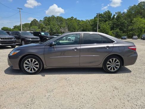 Used 2017 Toyota Camry XLE FWD image 6