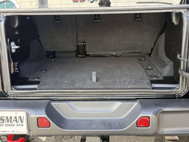 Used 2025 Jeep Wrangler Unlimited Rubicon AWD/4WD image 12