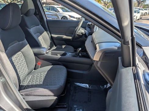 Used 2025 Nissan Kicks SV w/ SV Premium Package image 18