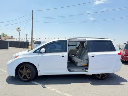 Used 2014 Toyota Sienna LE FWD image 13