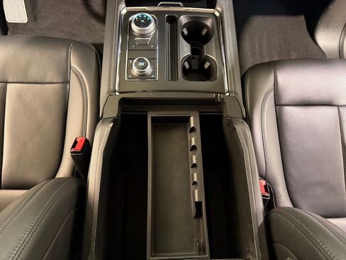 Used 2024 Ford Expedition Max XLT image 27