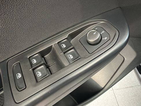 Certified 2025 Volkswagen Taos S FWD image 15