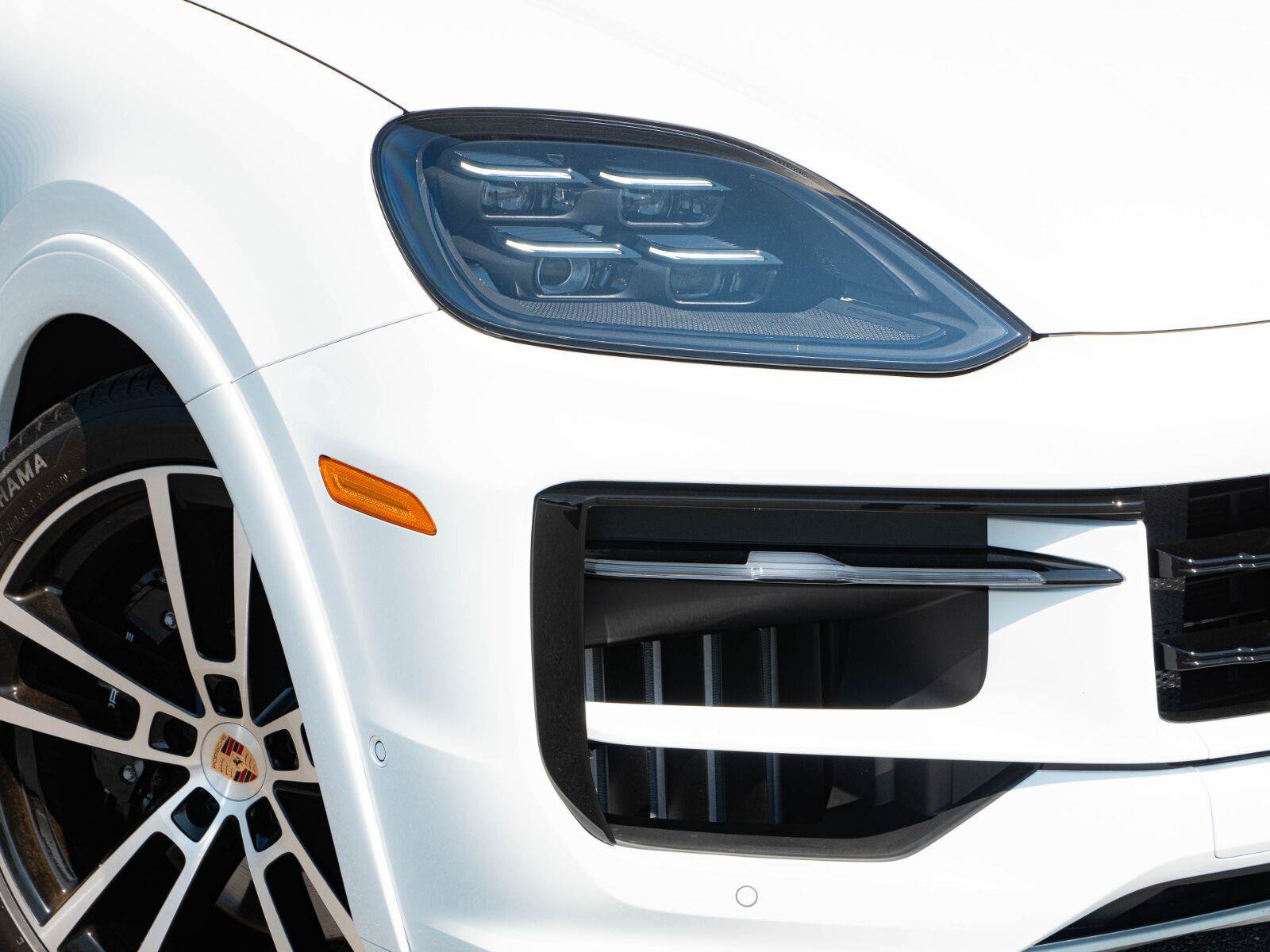 Certified 2026 Porsche Cayenne GTS AWD/4WD image 37