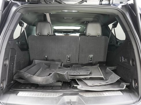 Used 2025 GMC Yukon XL Denali Ultimate AWD/4WD image 9