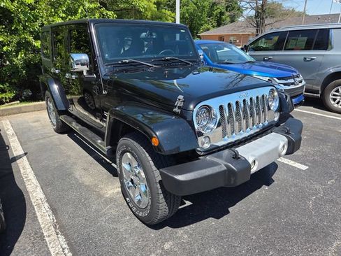 Used 2014 Jeep Wrangler Unlimited Sahara w/ Dual Top Group AWD/4WD image 3