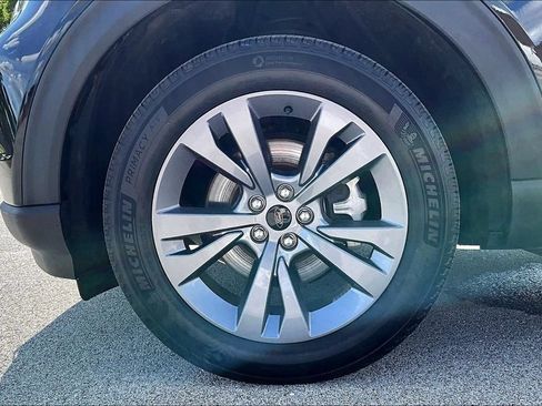 Used 2022 Ford Explorer XLT w/ Equipment Group 202A AWD/4WD image 9