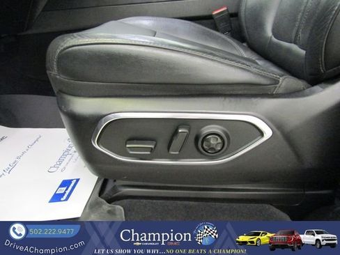 Used 2023 Jeep Wagoneer L Series II AWD/4WD image 29
