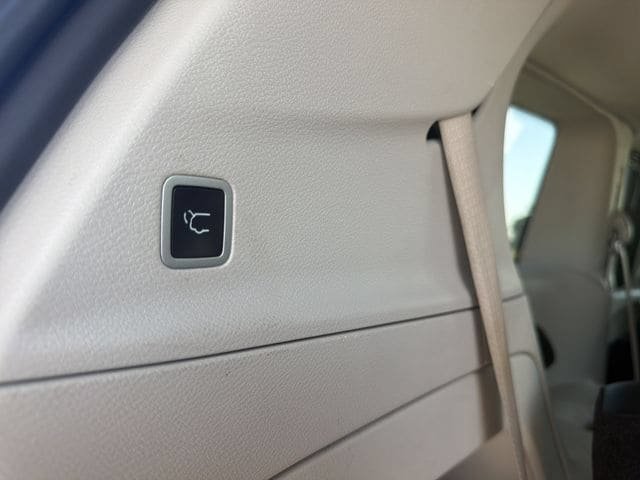 Used 2023 Chrysler Pacifica Touring-L FWD image 21