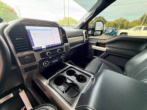 Used 2022 Ford F350 Lariat w/ Lariat Ultimate Package AWD/4WD image 32