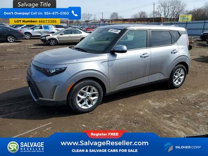 Used 2023 Kia Soul LX w/ LX Technology Package