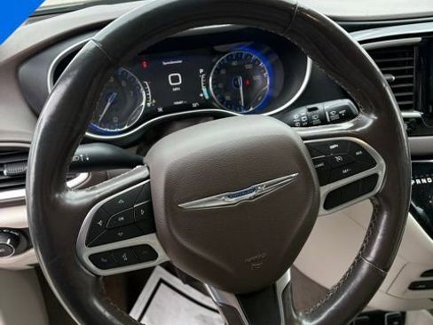 Used 2020 Chrysler Pacifica Touring-L Plus image 16