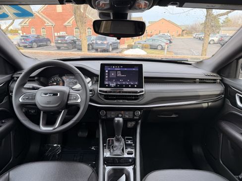 Used 2025 Jeep Compass Latitude w/ Altitude Special Edition image 15