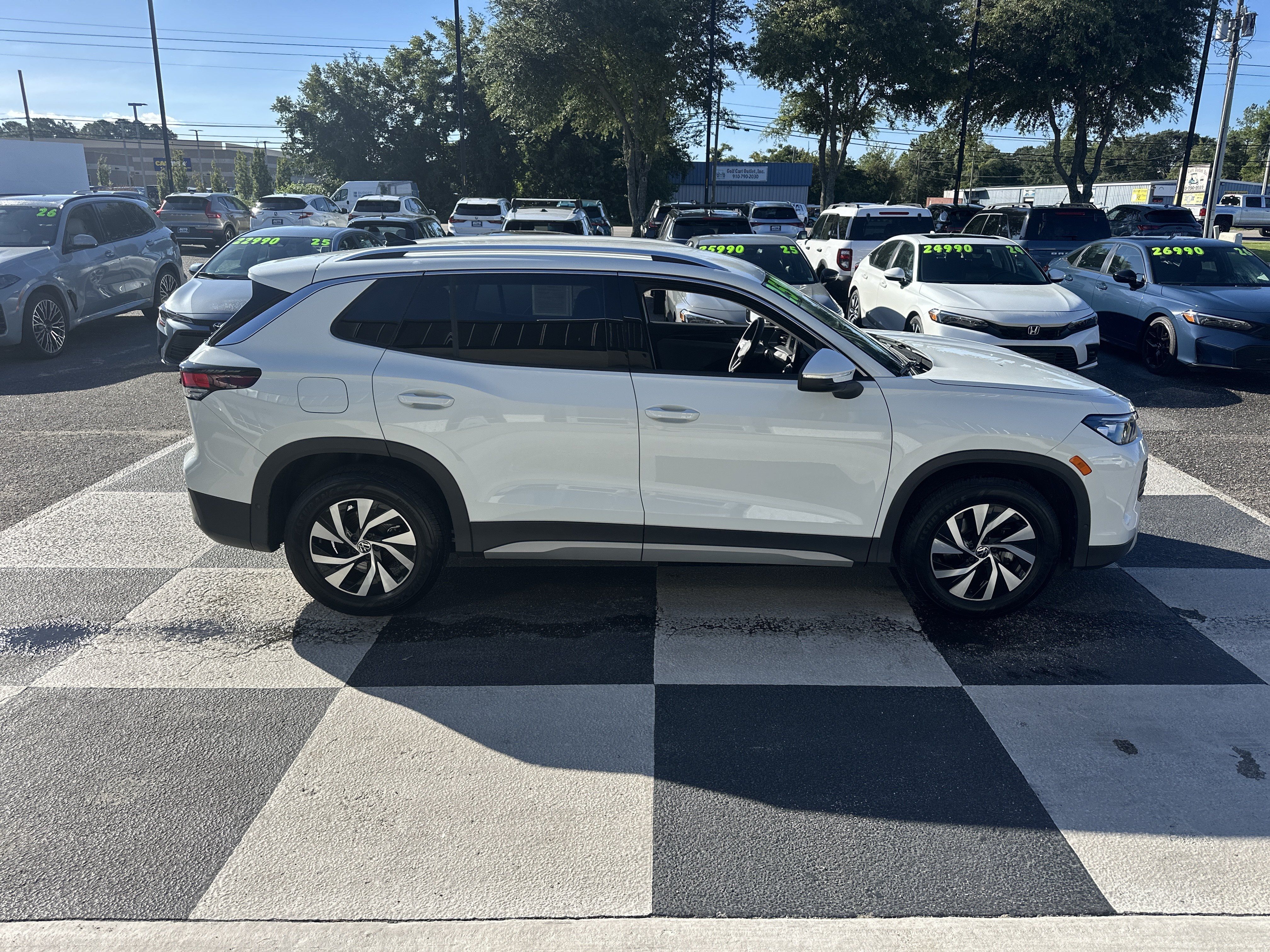 Used 2025 Volkswagen Tiguan S FWD image 3
