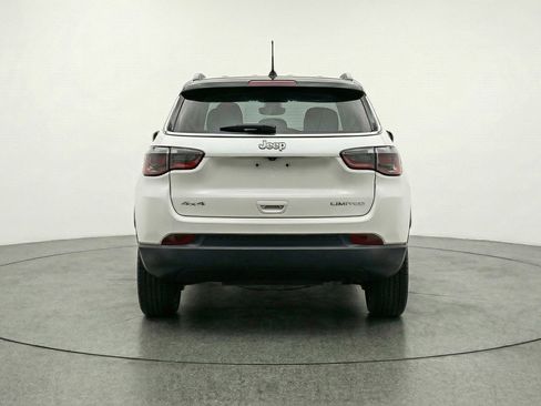 Used 2025 Jeep Compass Limited image 7