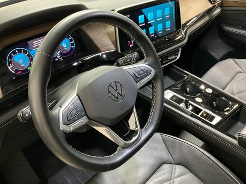 Used 2025 Volkswagen Atlas SE image 11