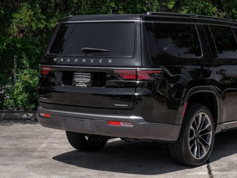 Used 2022 Jeep Wagoneer Series III w/ Premium Group I image 16