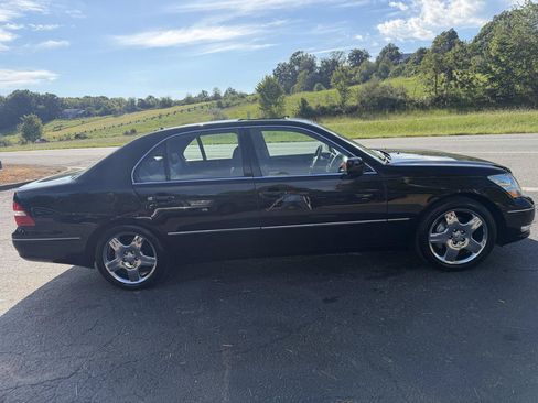 Used 2005 Lexus LS 430 RWD image 7