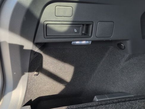 Used 2022 Volkswagen Tiguan SE R-Line image 22