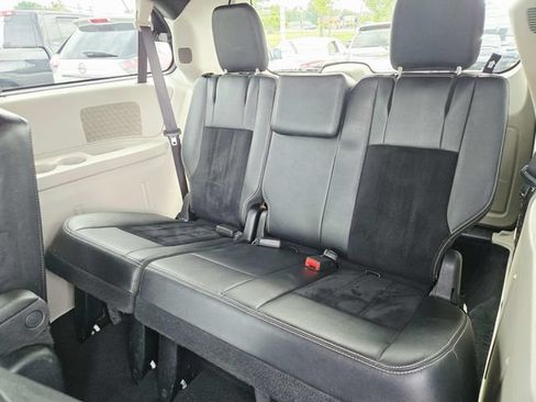 Used 2018 Dodge Grand Caravan SXT FWD image 10