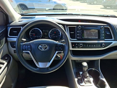 Used 2017 Toyota Highlander LE w/ Protection Package #3 AWD/4WD image 14