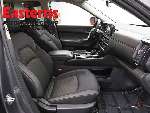 Used 2024 Nissan Pathfinder SV image 22