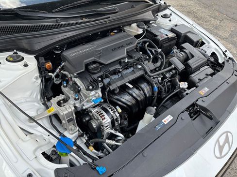 Used 2025 Hyundai Elantra SEL image 28