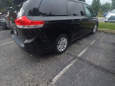 Used 2014 Toyota Sienna XLE FWD image 3