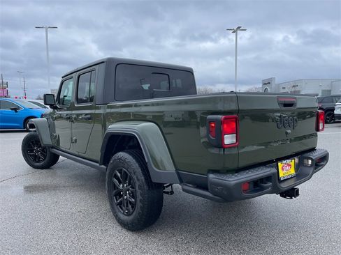 Used 2023 Jeep Gladiator Sport S image 7