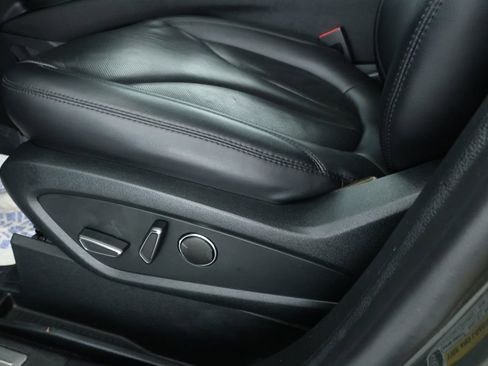 Used 2022 Lincoln Nautilus Reserve image 9