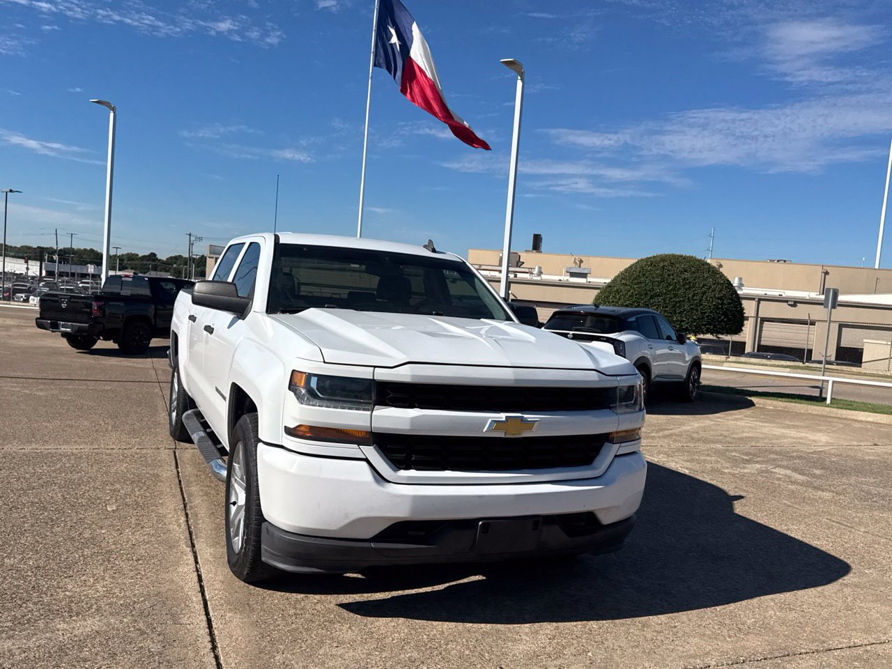 Used 2018 Chevrolet Silverado 1500 Custom w/ Custom Convenience Package RWD image 4