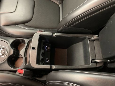 Used 2019 Jeep Cherokee Latitude Plus w/ Comfort/Convenience Group AWD/4WD image 28