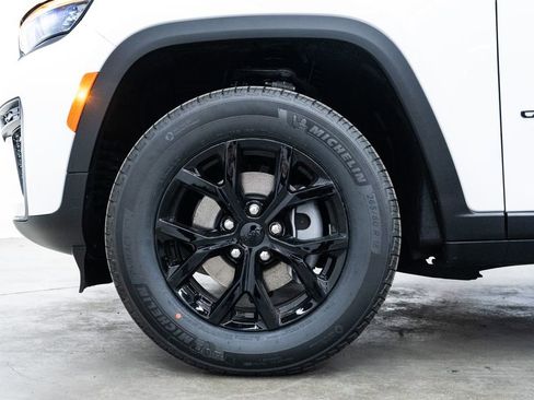 New 2026 Jeep Grand Cherokee 4WD image 7