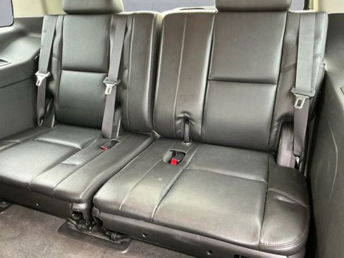 Used 2010 Cadillac Escalade Premium image 15