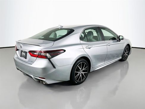Used 2024 Toyota Camry SE image 7
