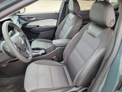 Used 2025 Chevrolet Trax LT FWD image 15
