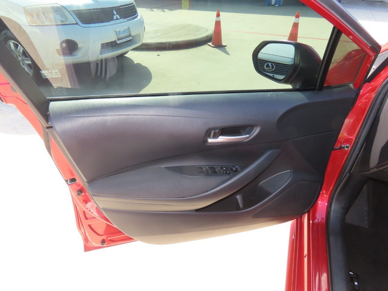 Used 2020 Toyota Corolla LE FWD image 23